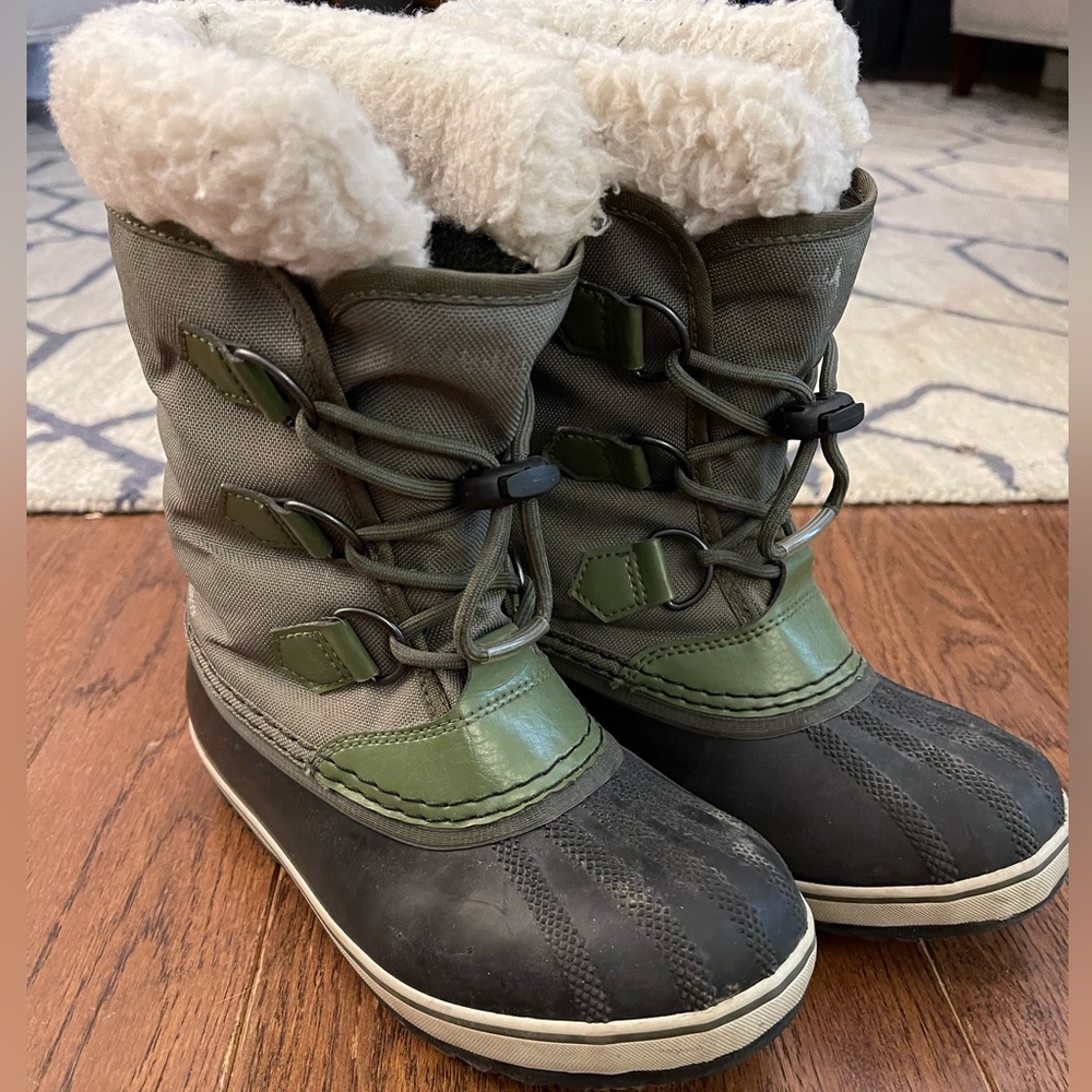 Kids SOREL Yoot Pac Nylon snow boots sz 2